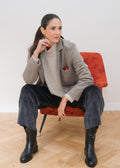 Giacca donna VELA in 100% lana beige, look casual chic con jeans e stivaletti.