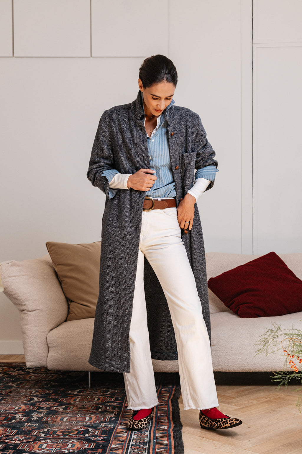 Cappotto ERNESTO dalla vestibilità ampia in tessuto blu a spina di pesce, Made in Italy.