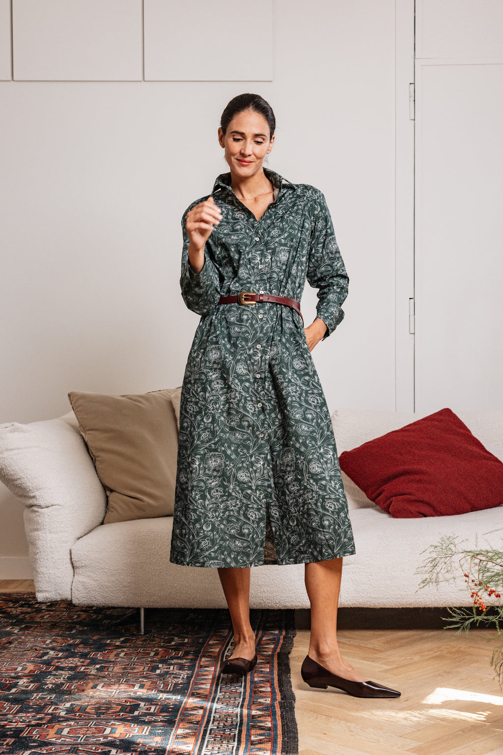 Chemisier donna verde a fiori con bottoni frontali e cintura in vita – Paglia Milano.