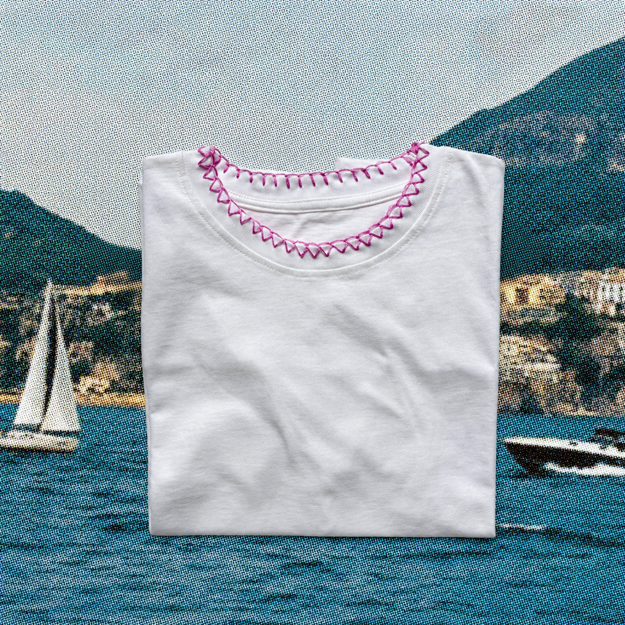 T-shirt Ricamata a Mano