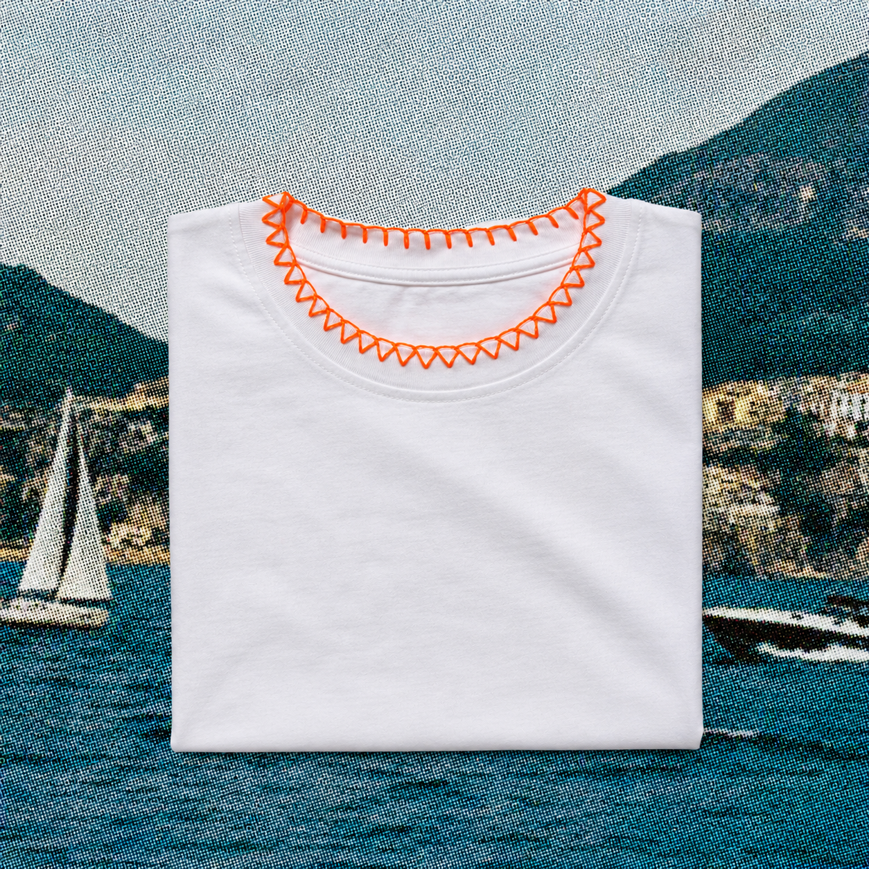 T-shirt Ricamata a Mano